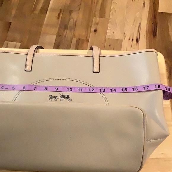 Big Logo Coach Tote - Picture 5 of 12